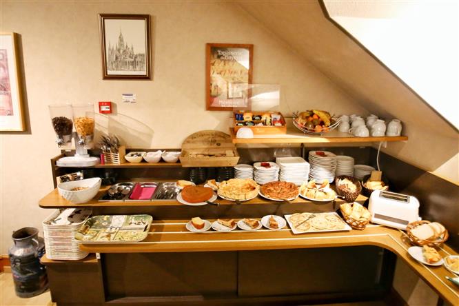 The sweet and savory homemade buffet breakfast - Hotel Bayeux